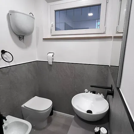 Moderno E Silenzioso Vicino Al Centro Di *
